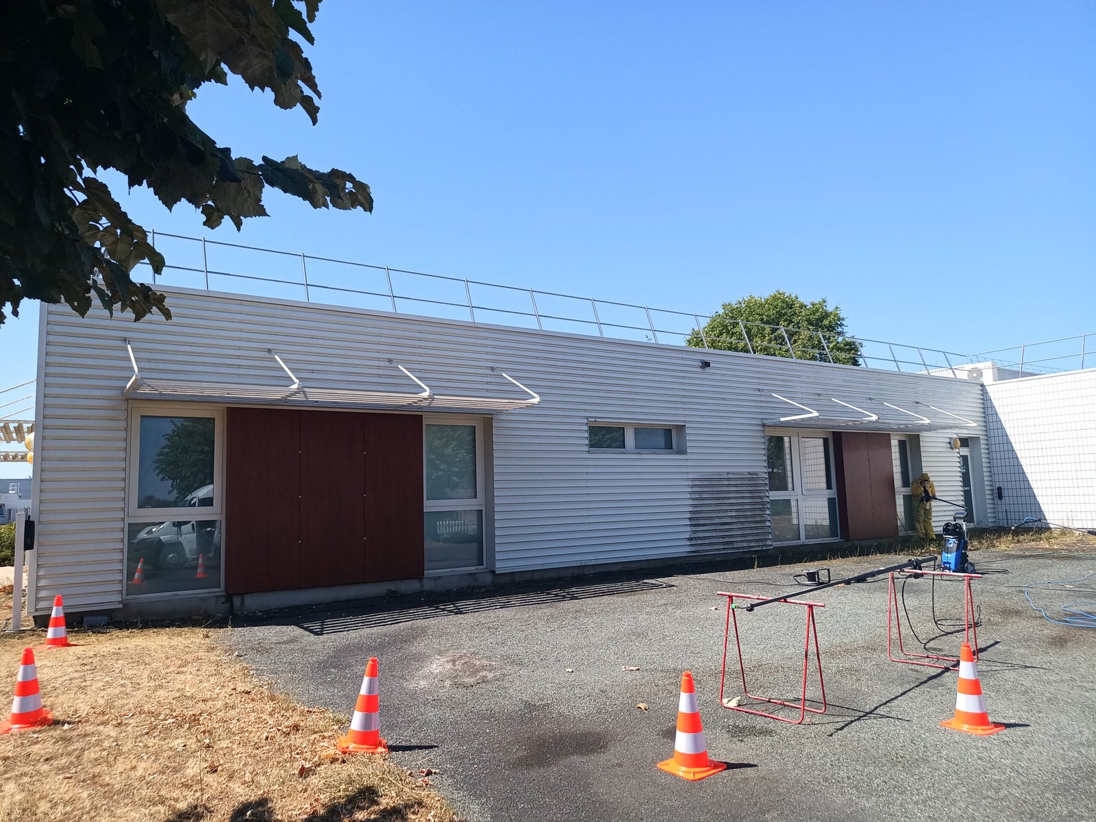 Bâtiment et intervention extérieure